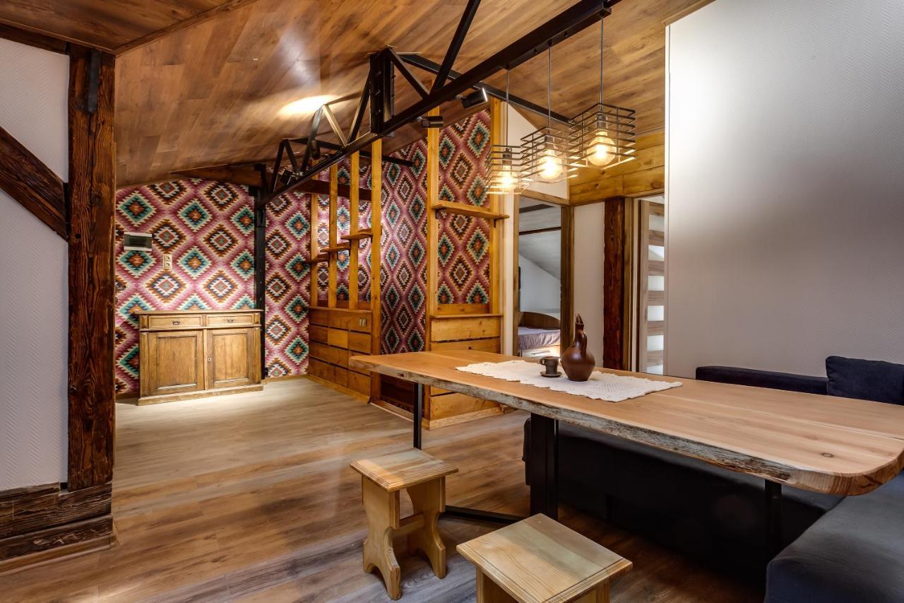Four Bedrooms Apartment In The Heart Of リヴィウ エクステリア 写真