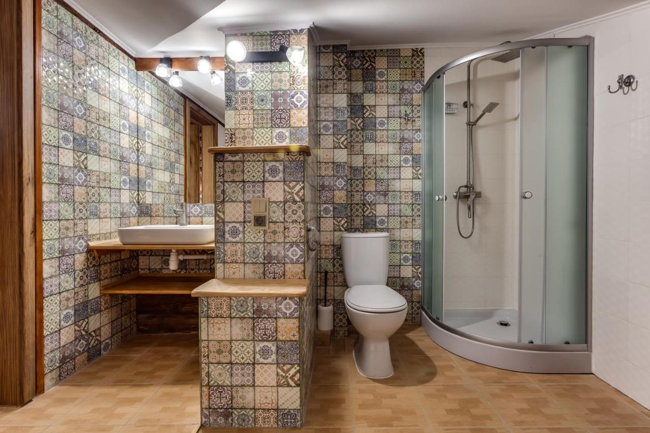 Four Bedrooms Apartment In The Heart Of リヴィウ エクステリア 写真