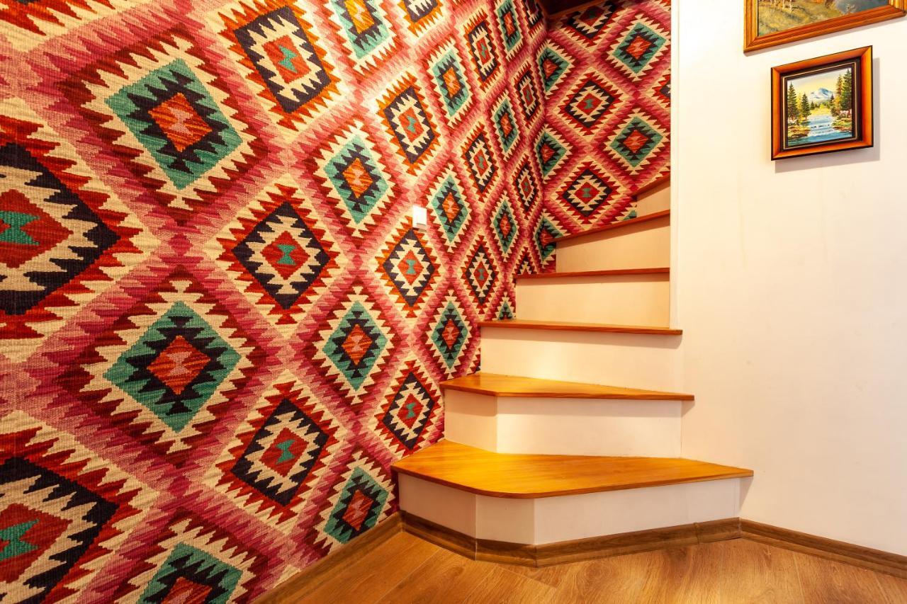 Four Bedrooms Apartment In The Heart Of リヴィウ エクステリア 写真